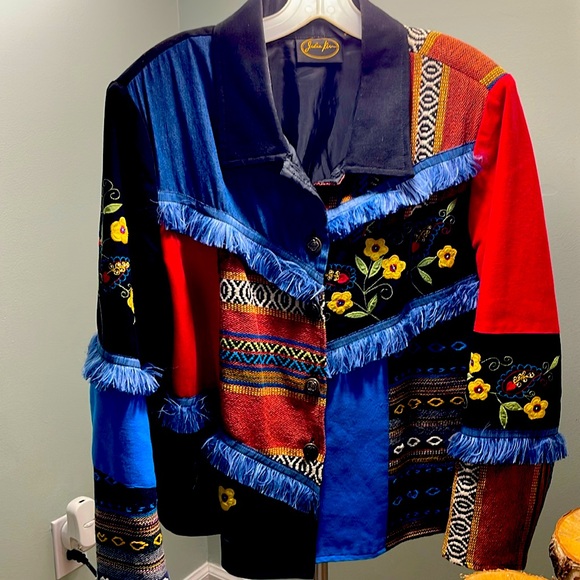 Artistic stylish jacket with eclectic design and texture. - Picture 1 of 4